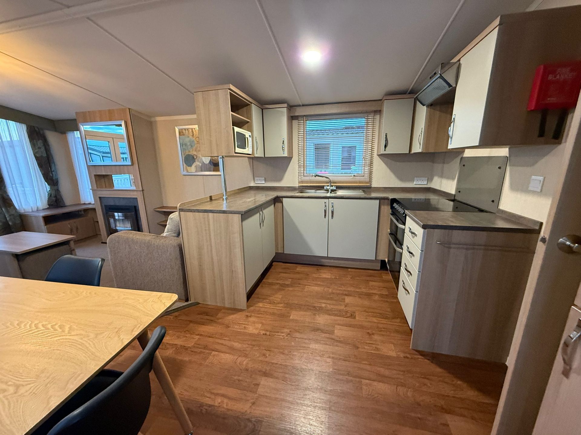 Fully equipped kitchen with oven, hob and microwave